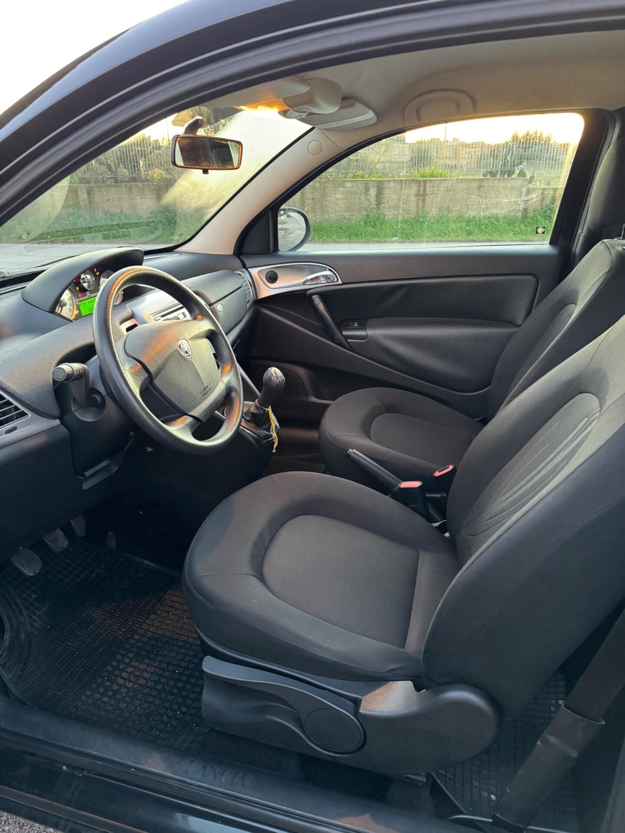 Lancia Ypsilon 1.3 MJT 75 CV Diva