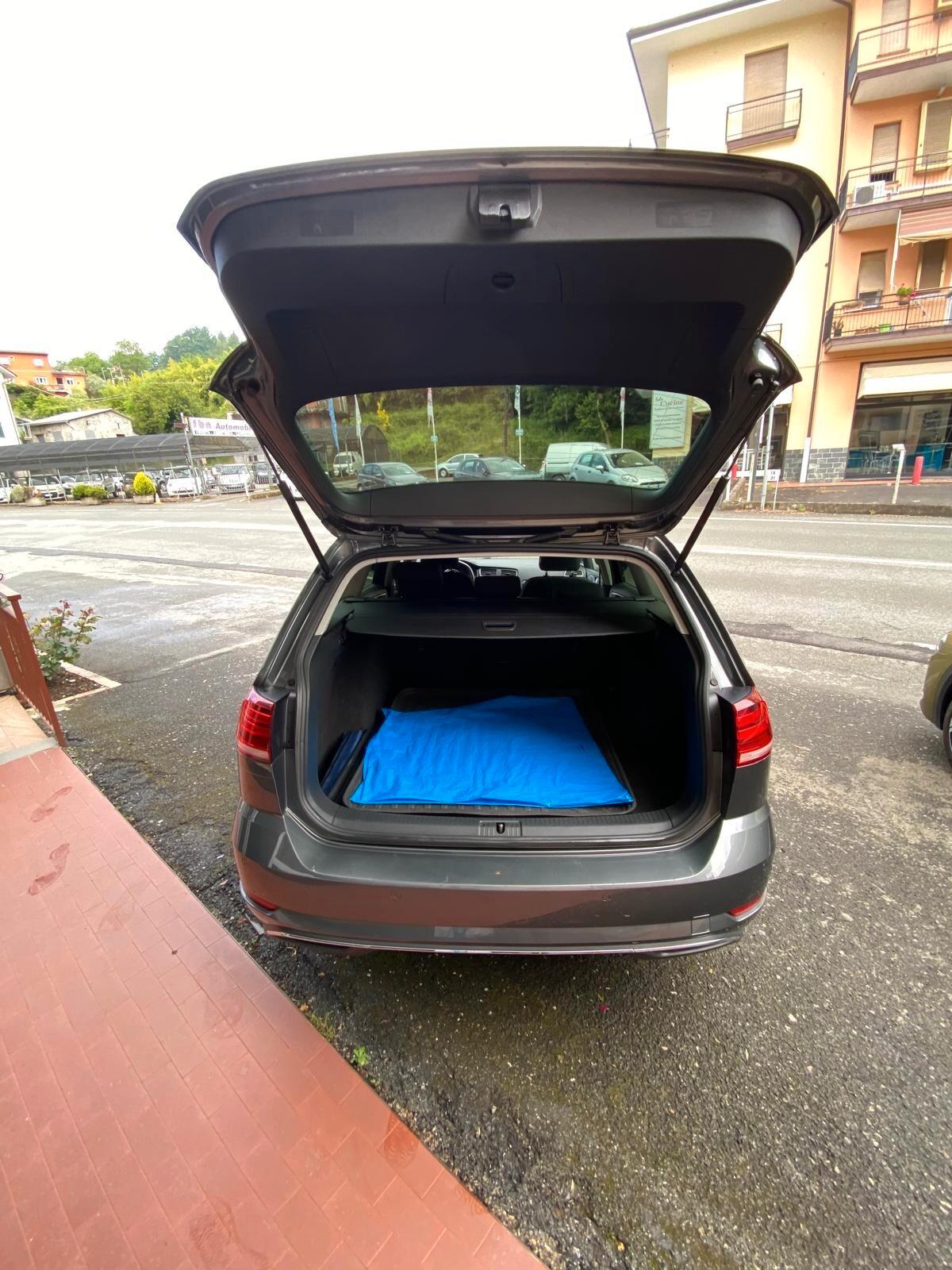 Volkswagen Golf Variant Golf Variant 1.5 TGI DSG 5p. Executive BlueMotione Tech.