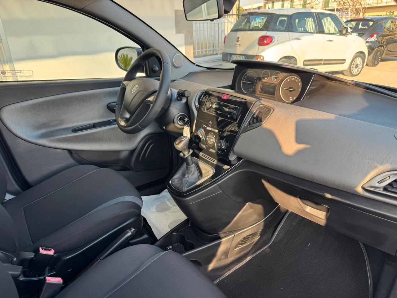 Lancia Ypsilon 1.2 69 CV 5 porte S&S Silver