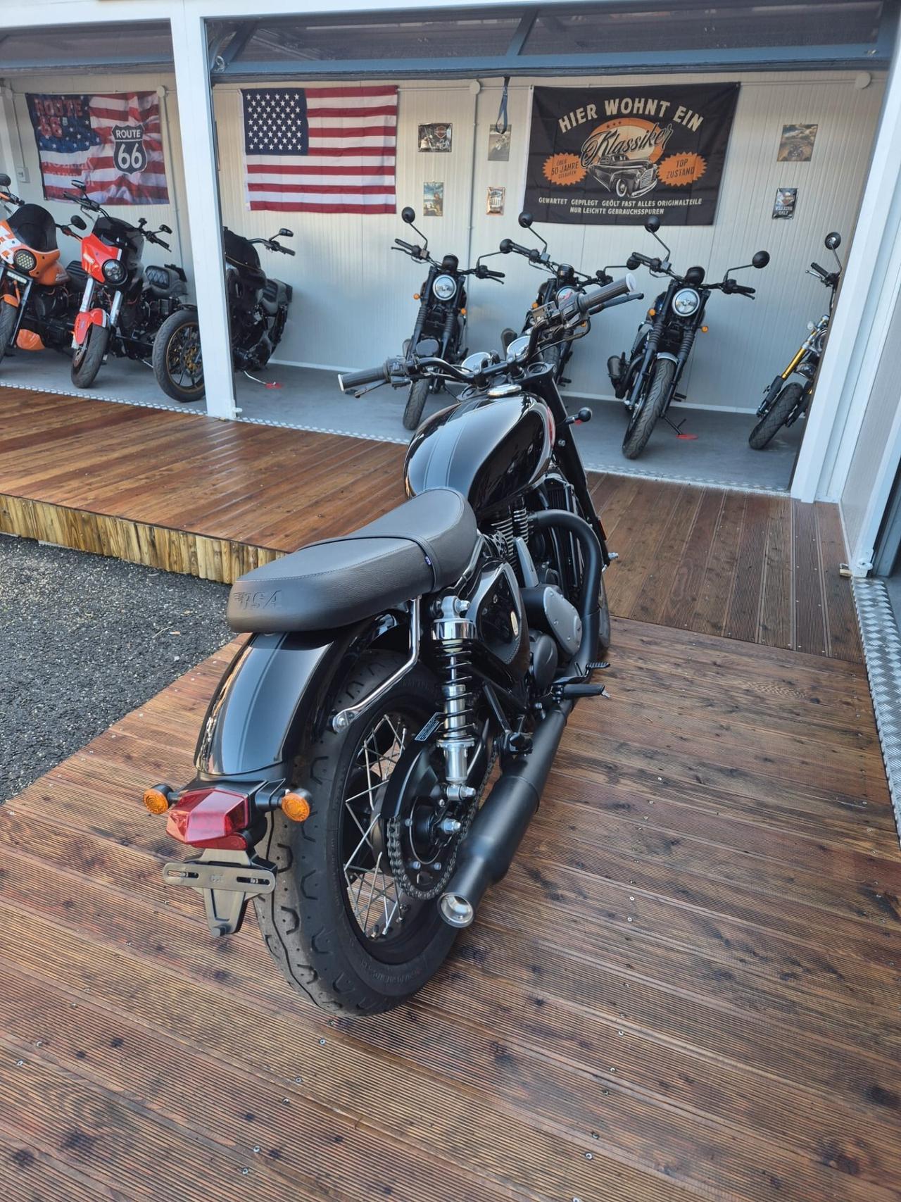 Bsa Gold Star 650 Shadow Black 2025