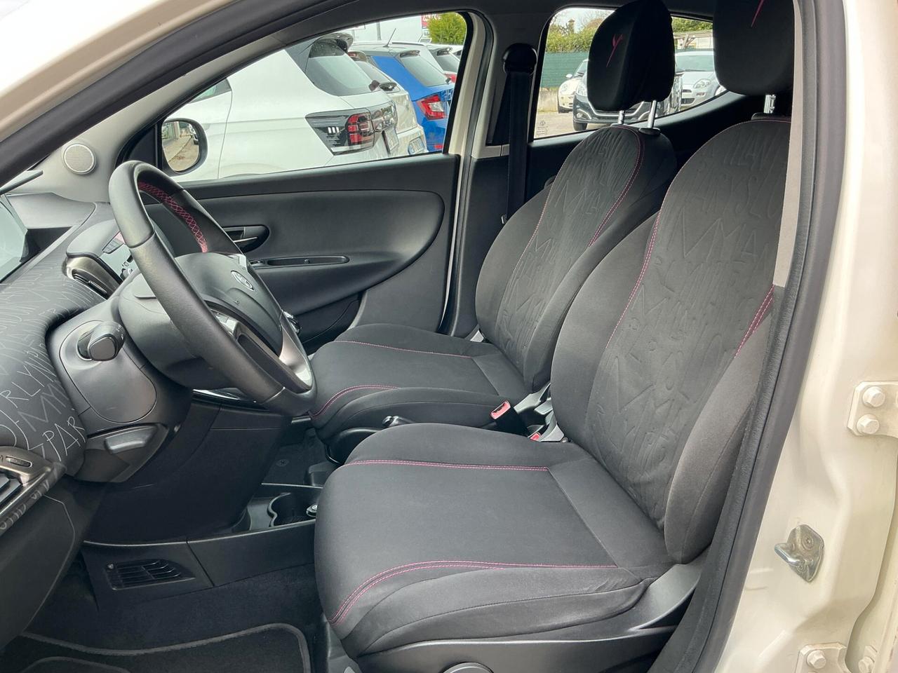 Lancia Ypsilon 1.2 benzina Neopatentati