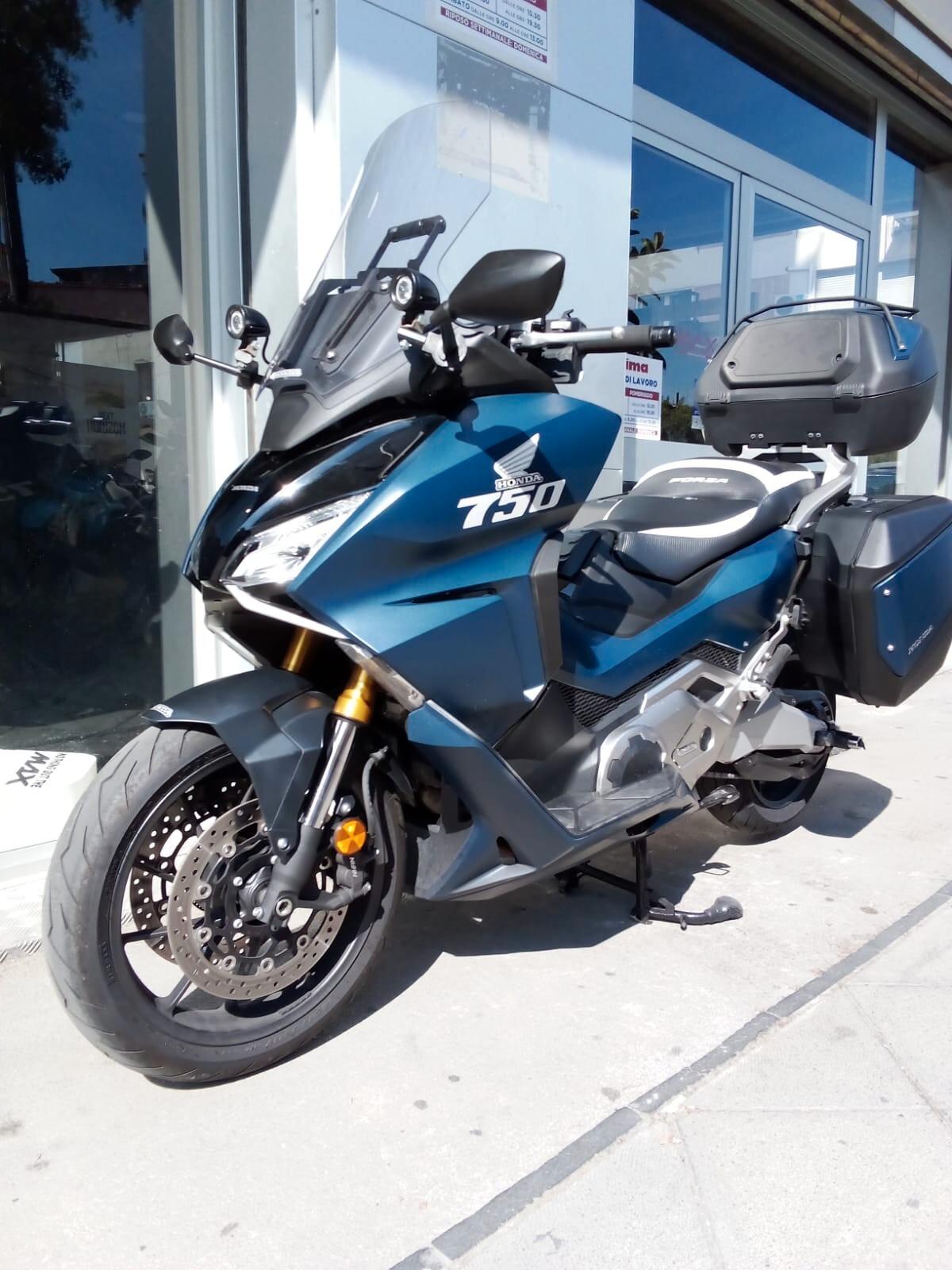 Honda Forza 750