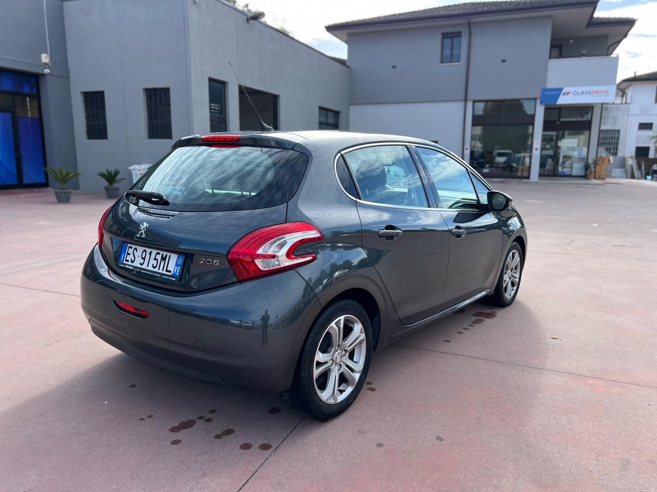 Peugeot 208 1.4 HDi 68 CV 5 porte Allure