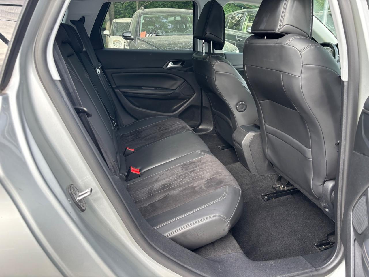Peugeot 308 1.6 hdi 120cv automatica SW Allure