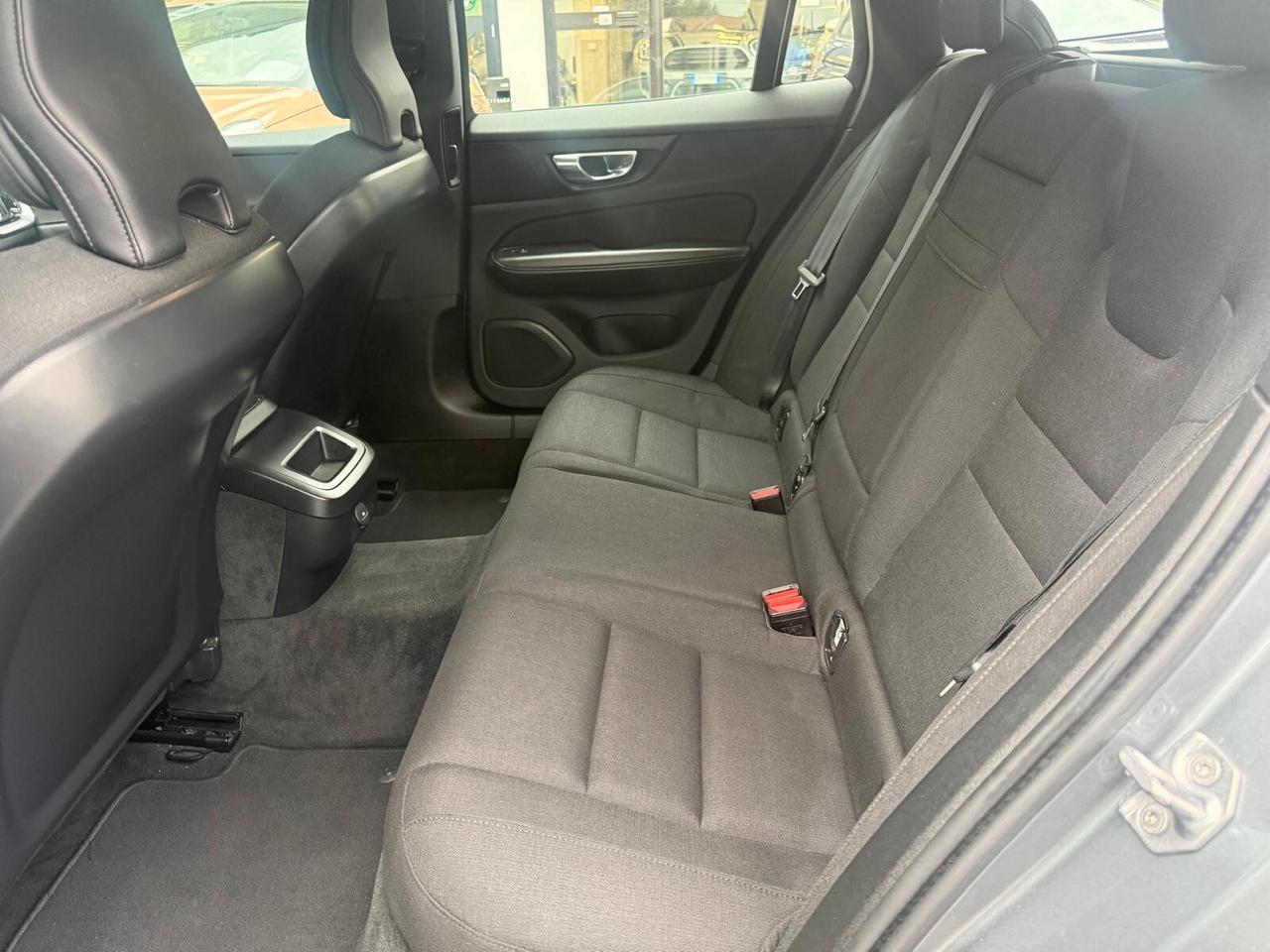 Volvo V60 B4 (d) Geartronic Momentum Business