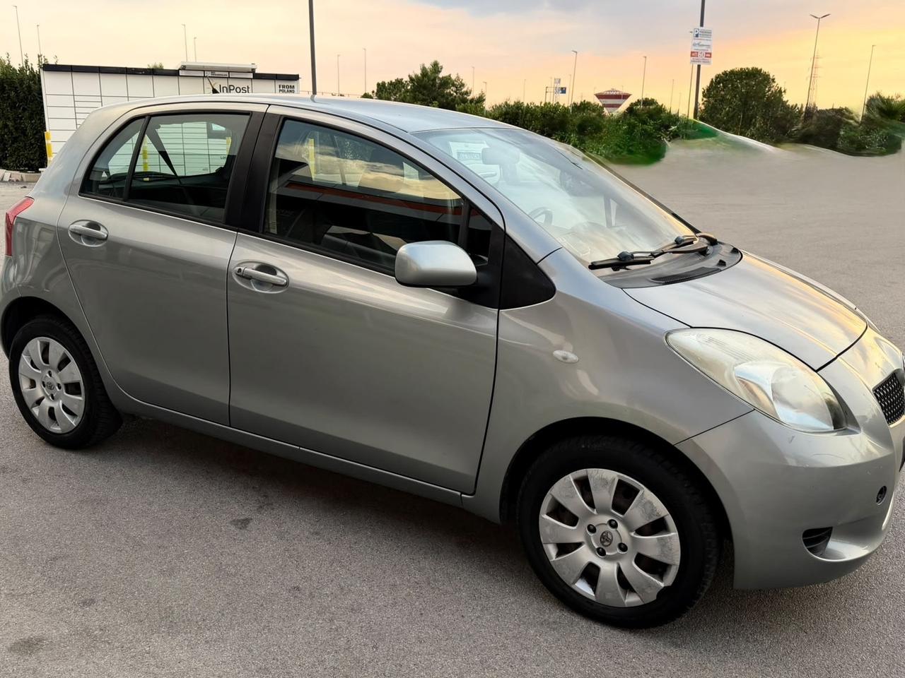 Toyota Yaris 1.0 5 porte