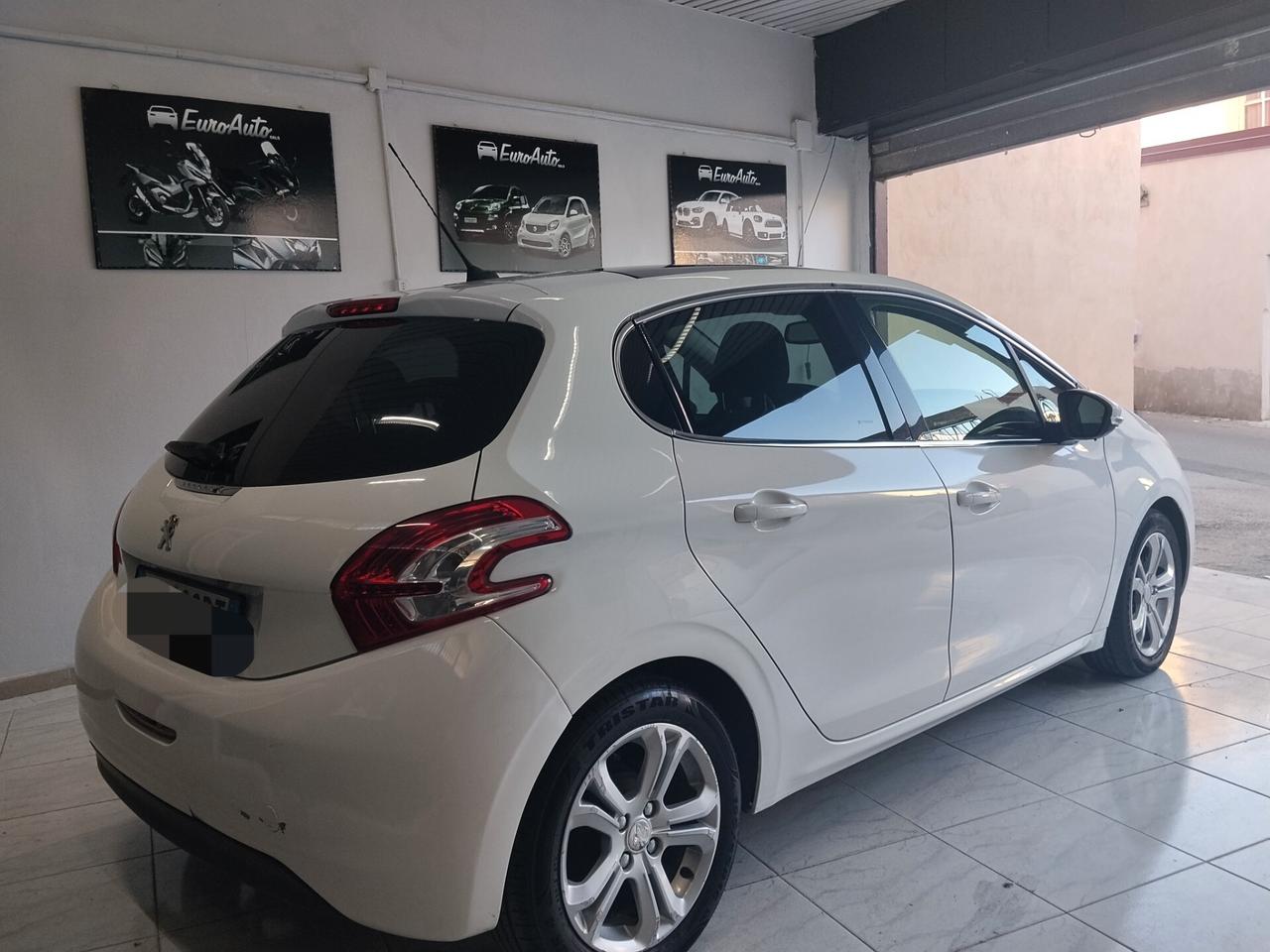 Peugeot 208 1.4 diesel 2013 CON GARANZIA