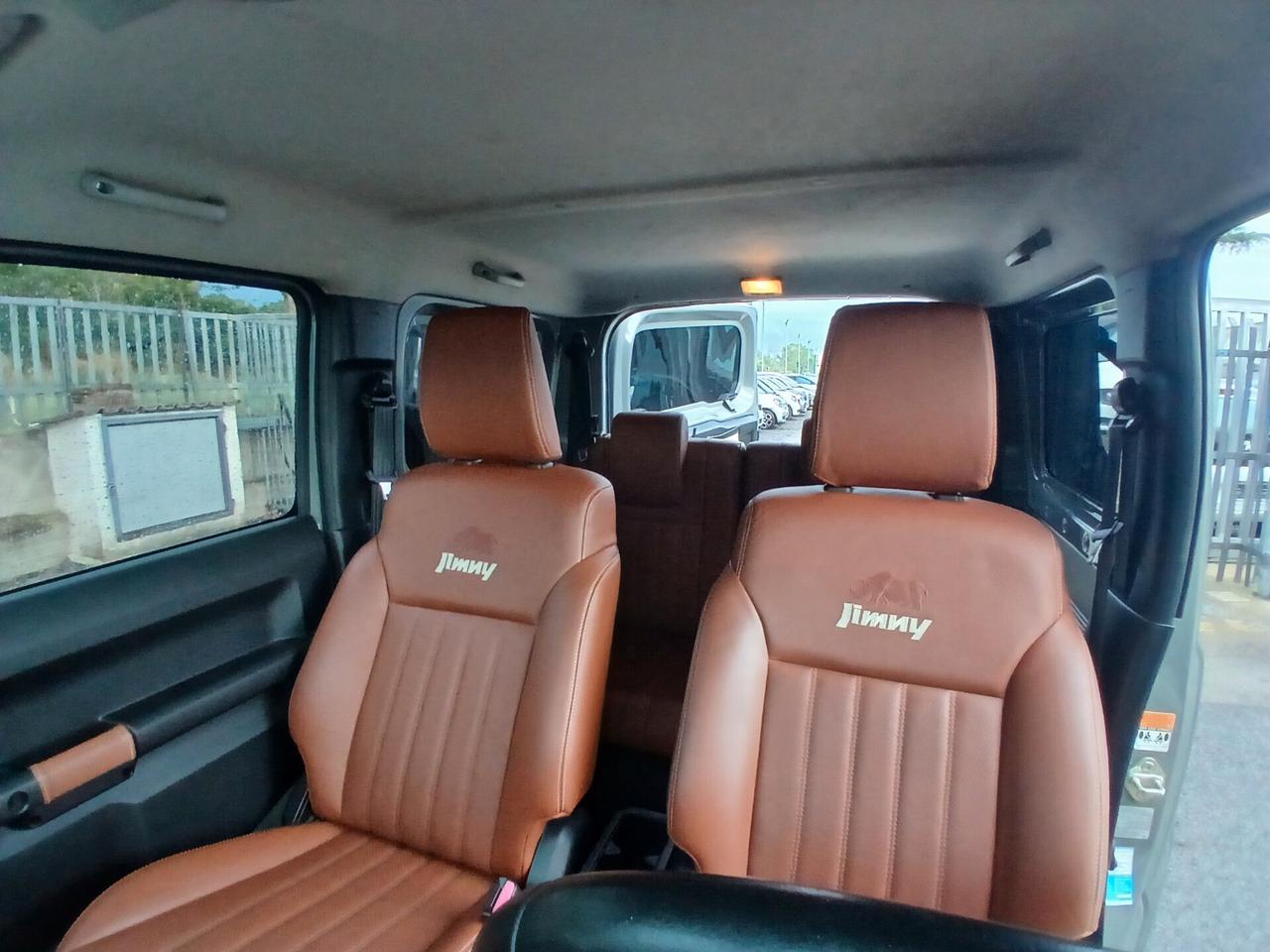 Suzuki Jimny 1.5 5MT Top