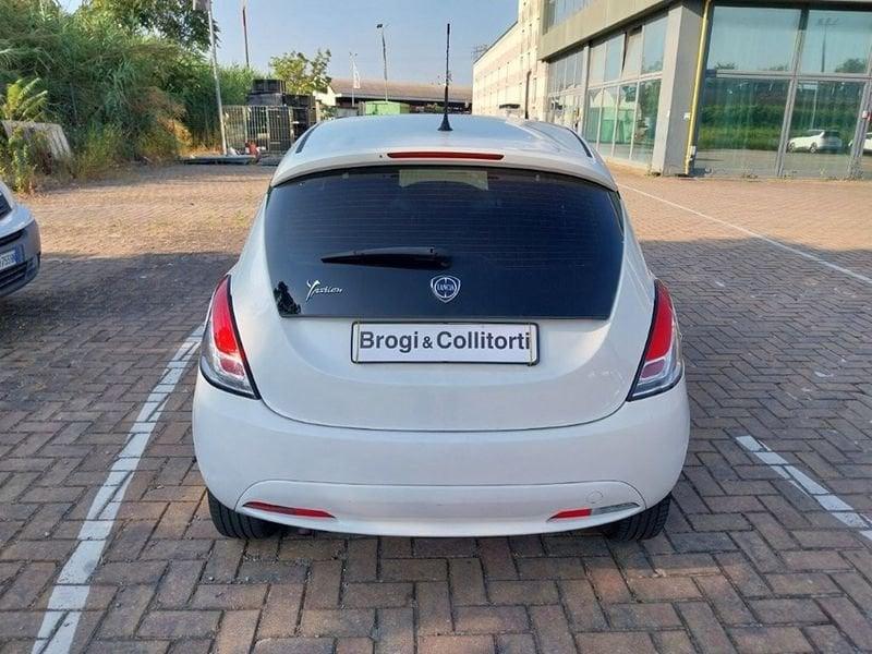 Lancia Ypsilon III 2015 1.2 Silver 69cv