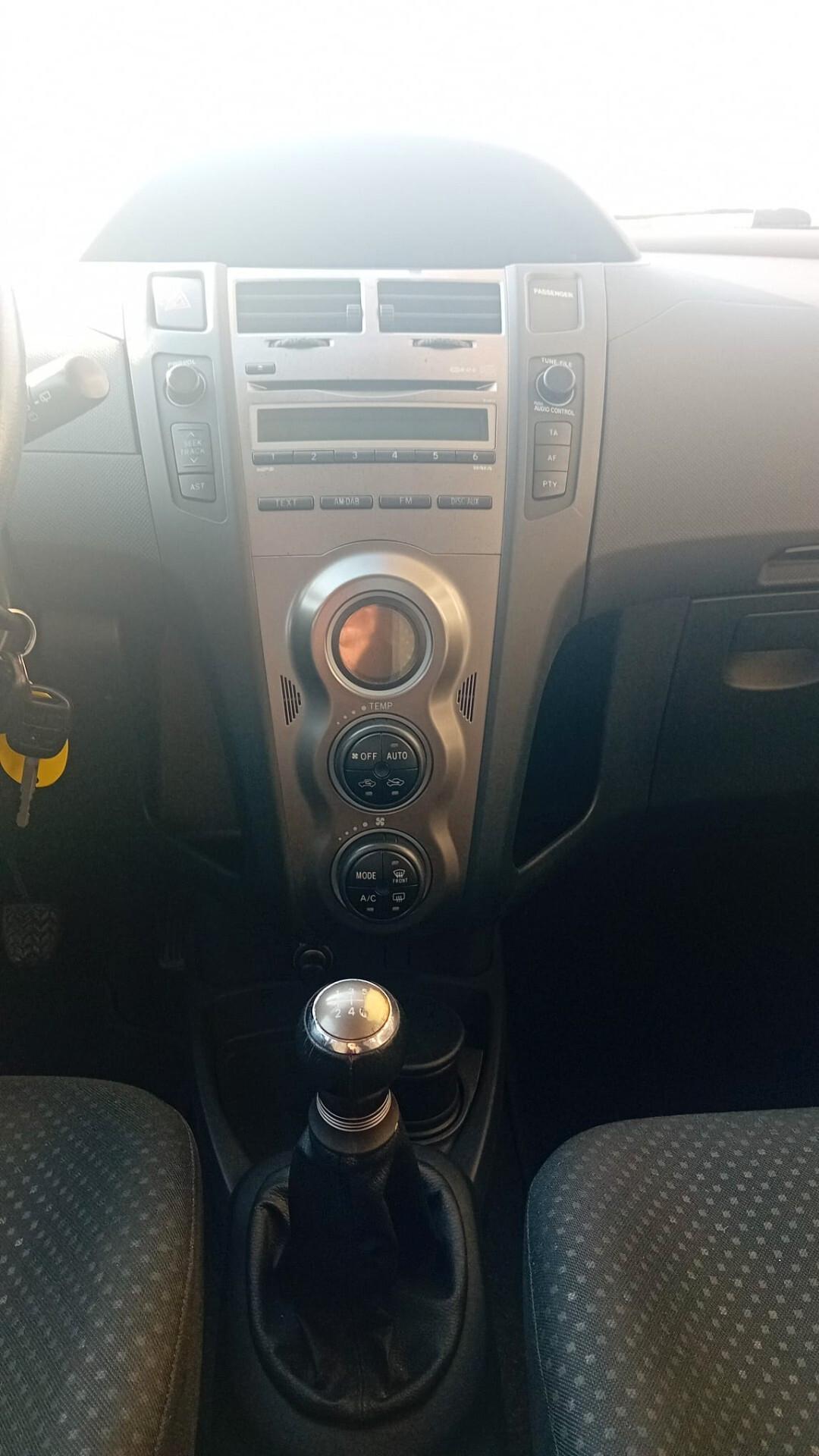 Toyota Yaris 1.0 5 porte Sol