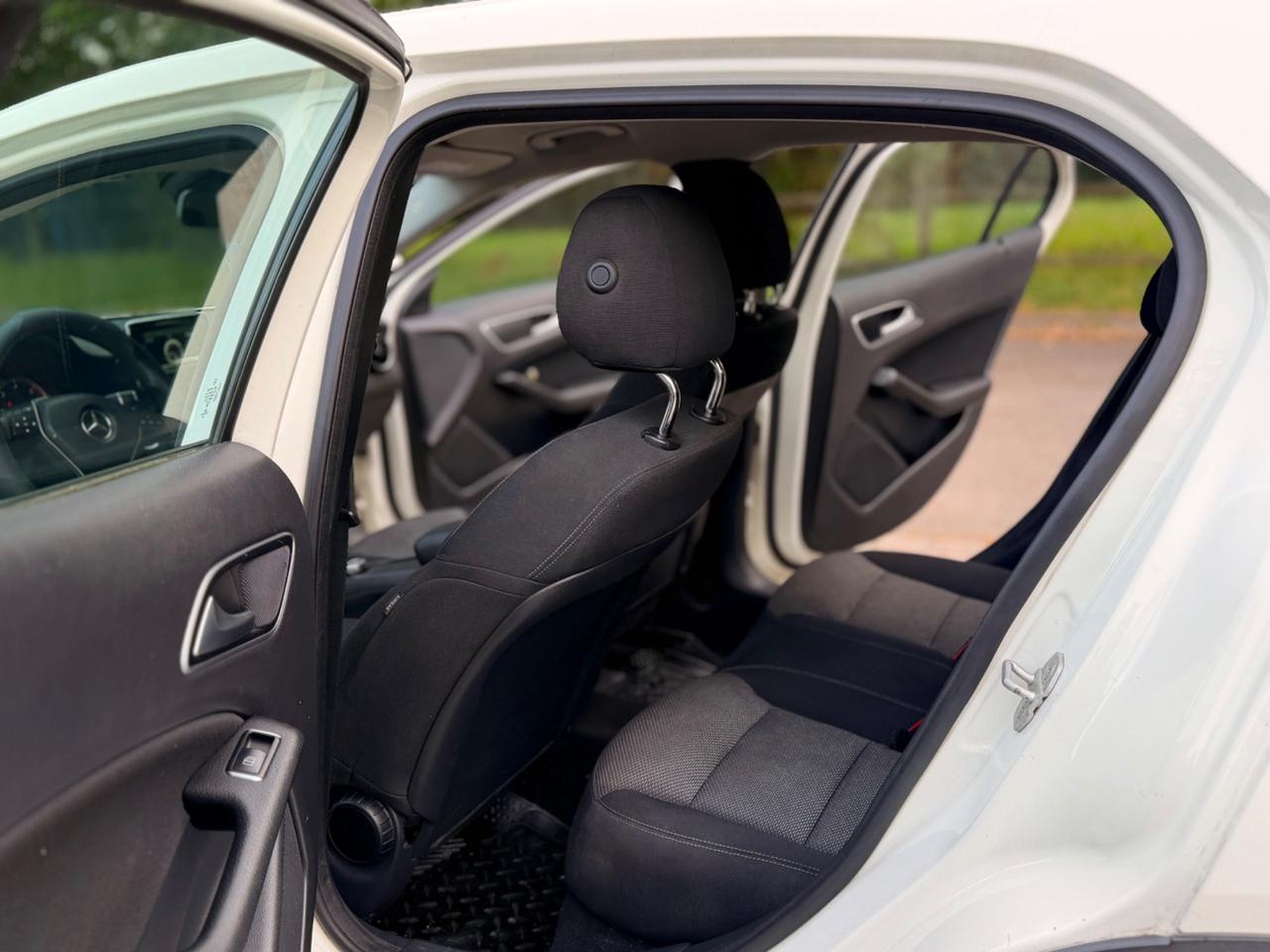 Mercedes-benz GLA 180 d Automatic Premium