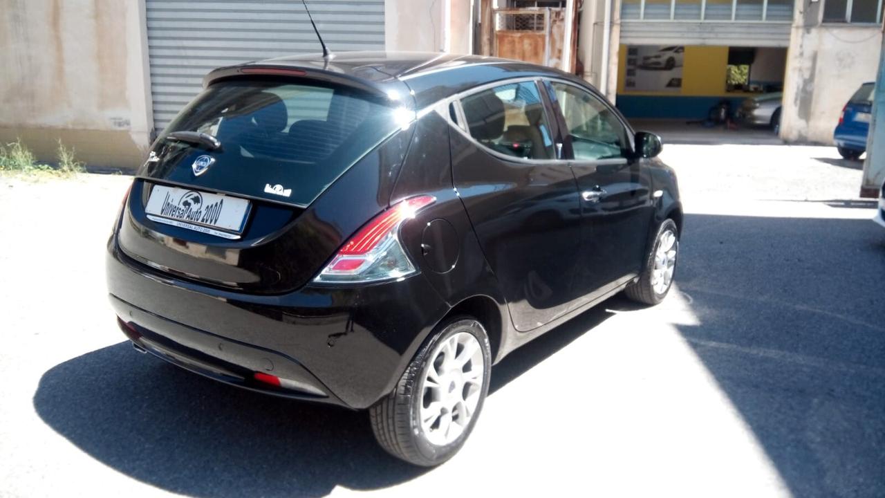 Lancia Ypsilon 1.2 69 CV 5 porte GPL Ecochic Silver