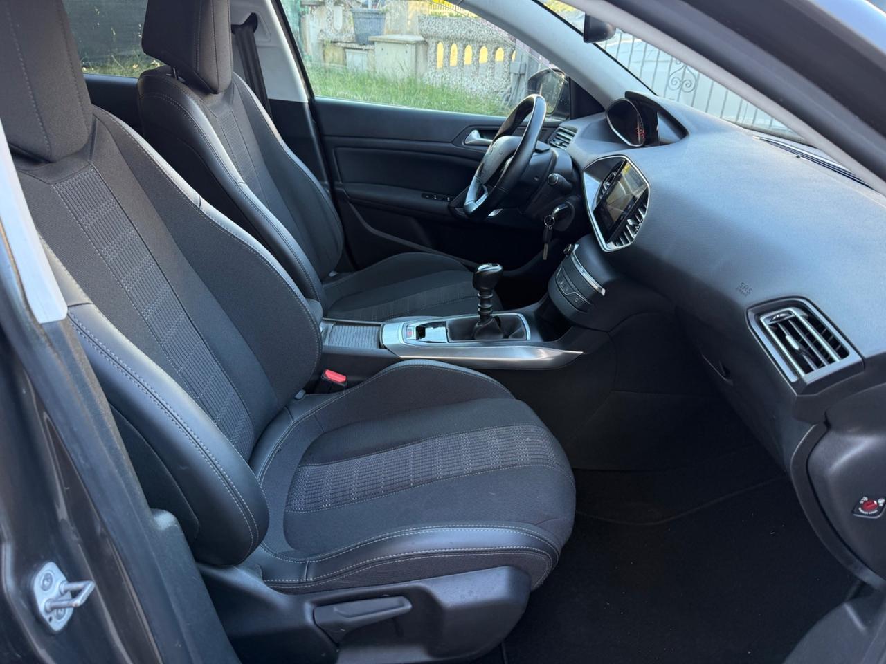 Peugeot 308 1.2 Turbo Benzina POCHI KM 2021 NEOPAT