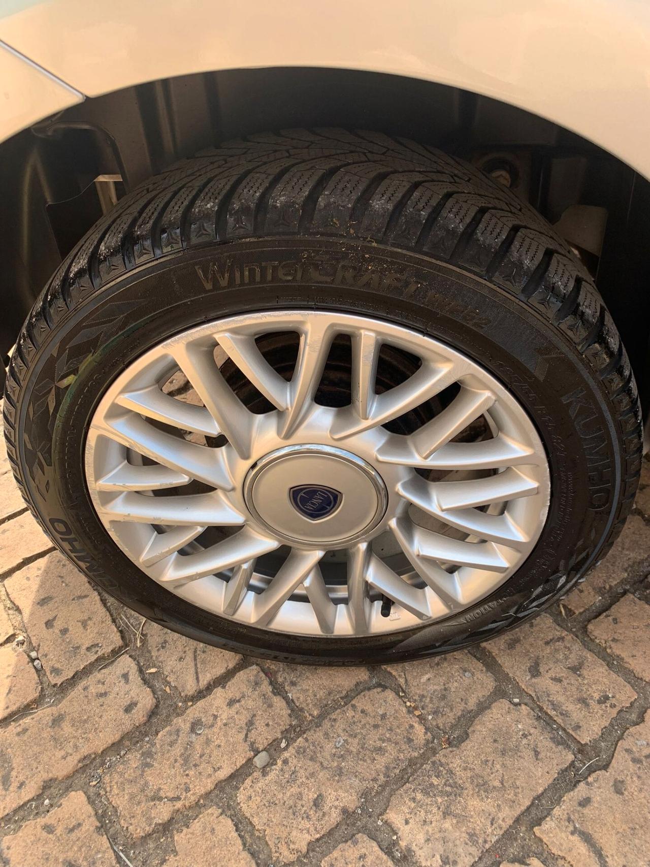 Lancia Ypsilon 1.2 69 CV 5 porte Gold
