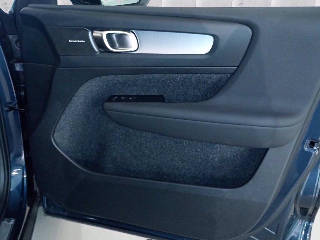 VOLVO XC40 2.0 b3 Ultra Black Edition auto del 2025