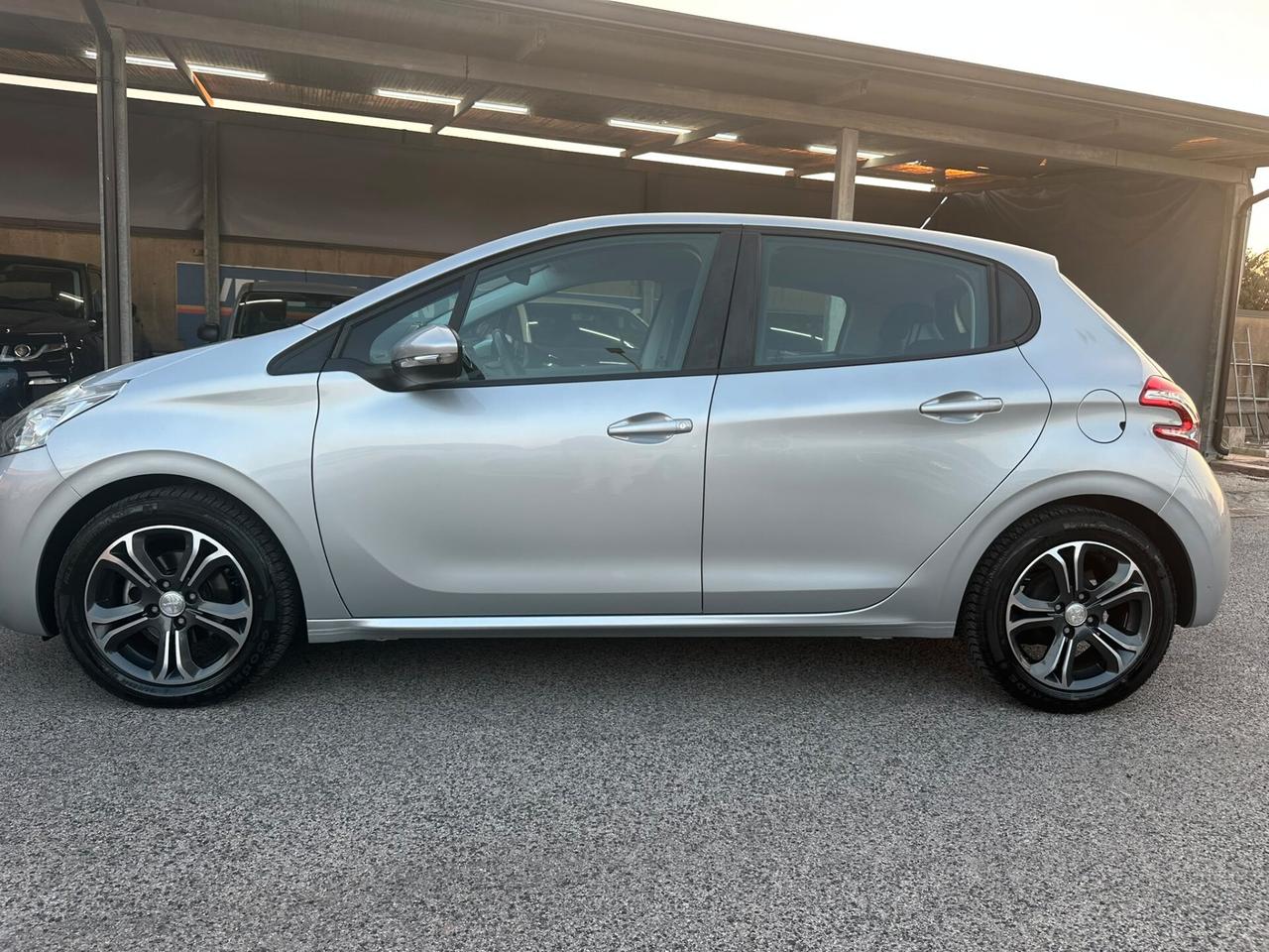 Peugeot 208 PureTech 82 5 porte Allure