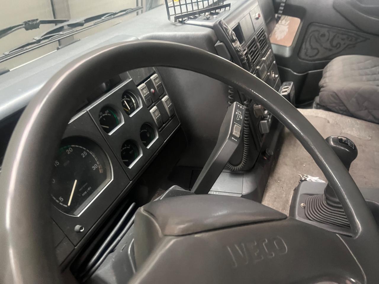 Iveco EuroTech Cursor Scarrabile Con Gru