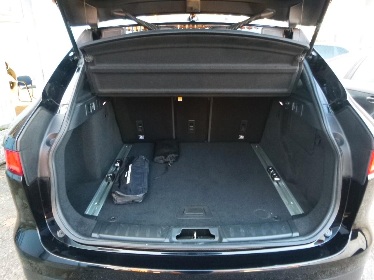 Jaguar F-Pace 2.0 D 180 CV AWD R-Sport