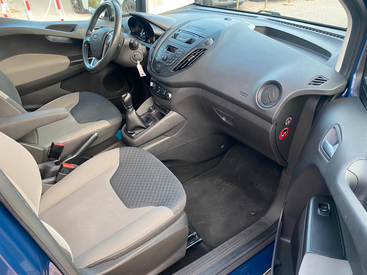 FORD - Tourneo Courier - Courier 1.5 TDCI 75 CV Titanium - GANCIO TRAINO - PERMUTE - FINANZIABILE