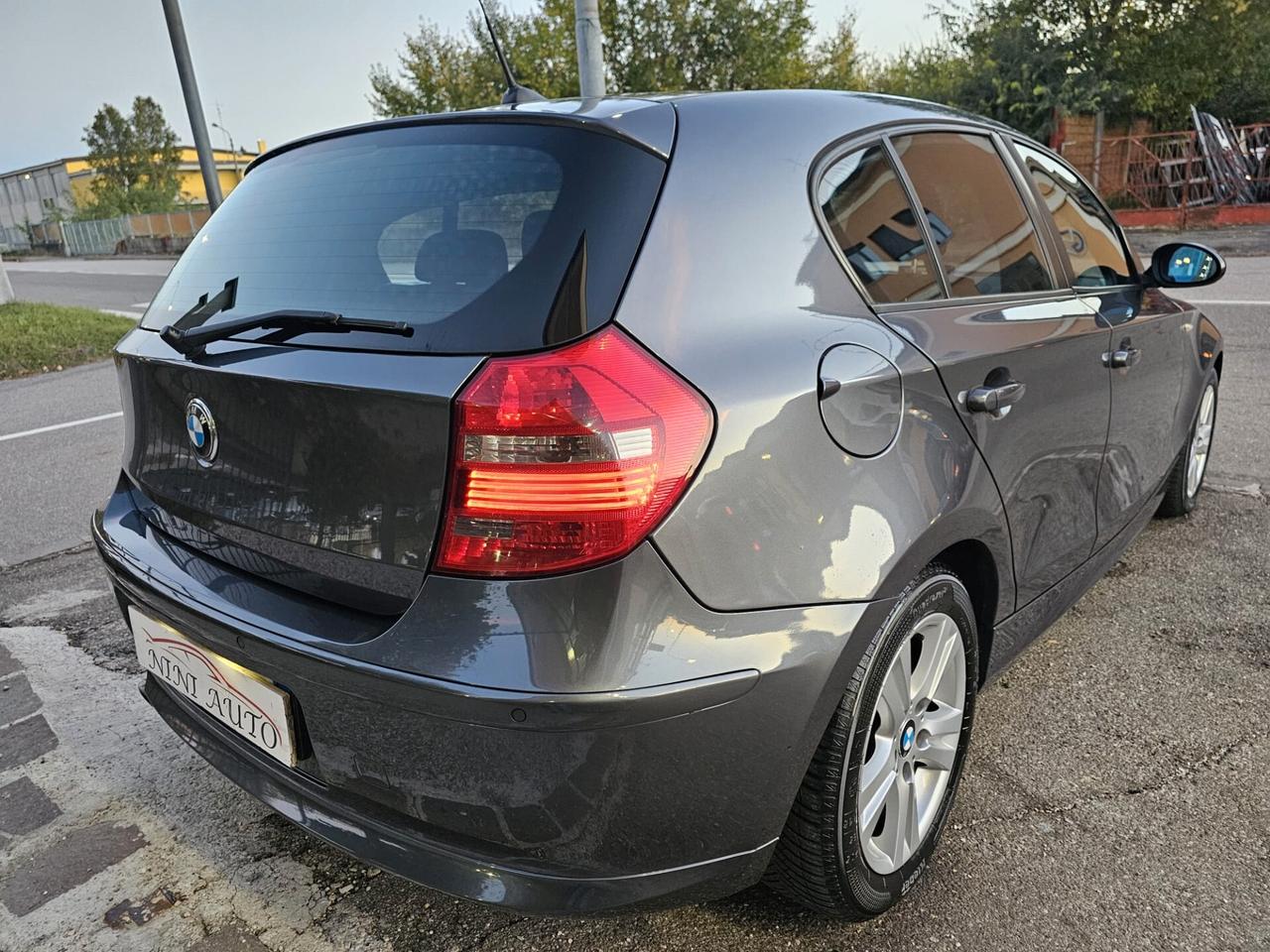 Bmw 118d 143cv Futura DPF*Navi*Bi-Xeno*Pdc*5 Porte