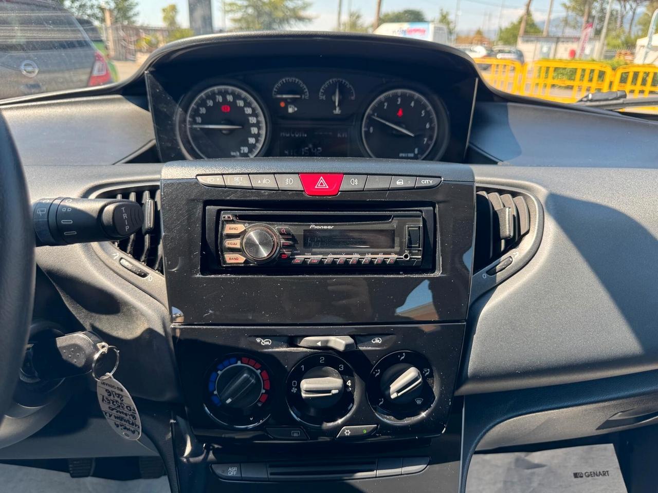 Lancia Ypsilon 1.2 BENZINA 69CV SILVER 2016
