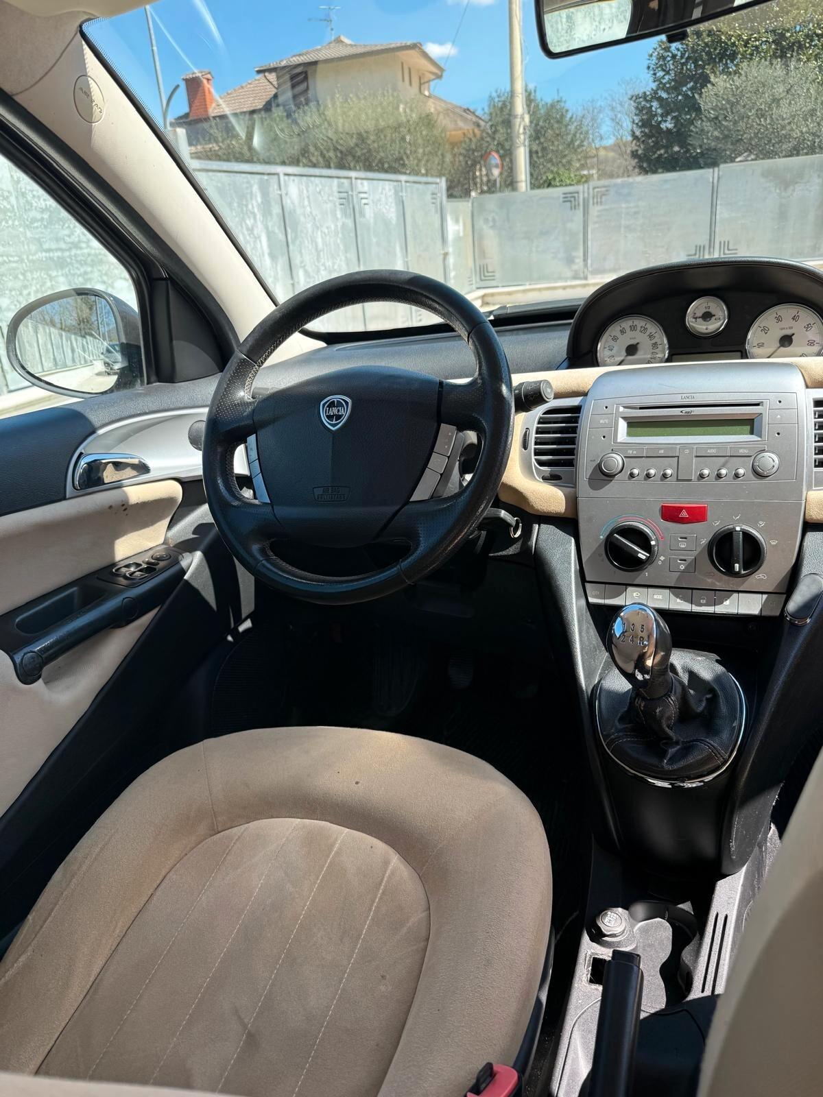 Lancia Ypsilon 1.3 MJT 75 CV Platino