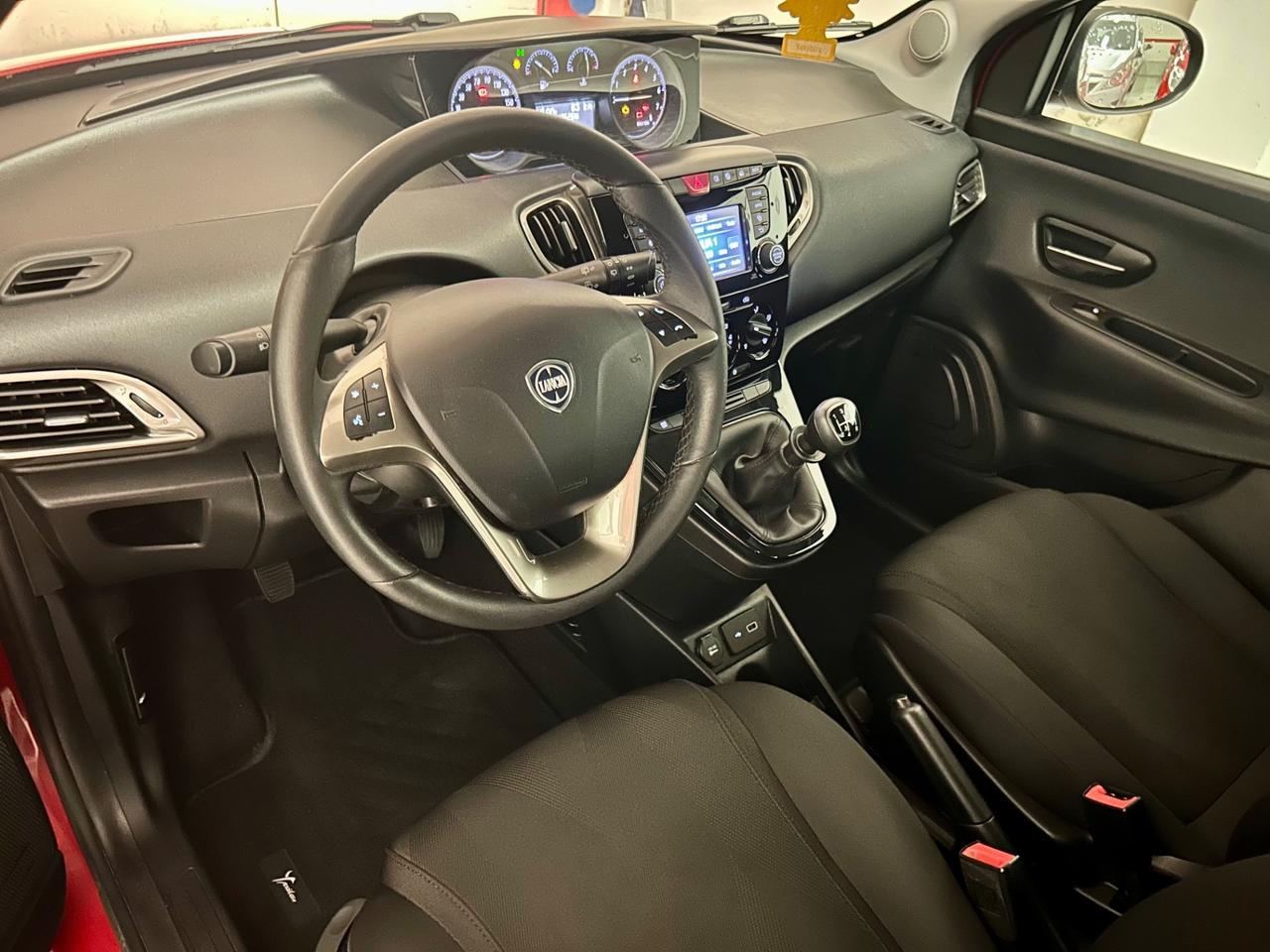 Lancia Ypsilon 1.2 69 CV 5 porte S&S Platinum