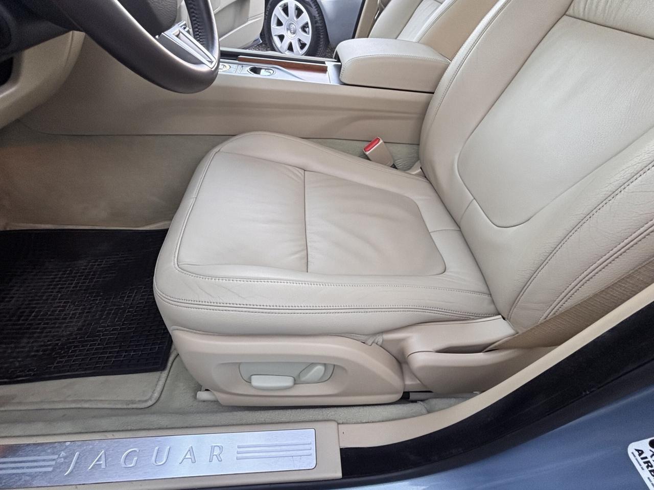 jaguar XF 2.7 D solo 54.000 km