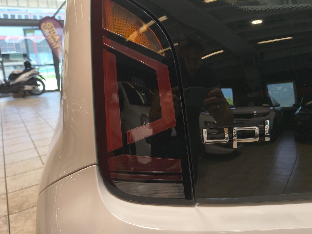 Volkswagen up! 1.0 5p. take solo 19.000 km