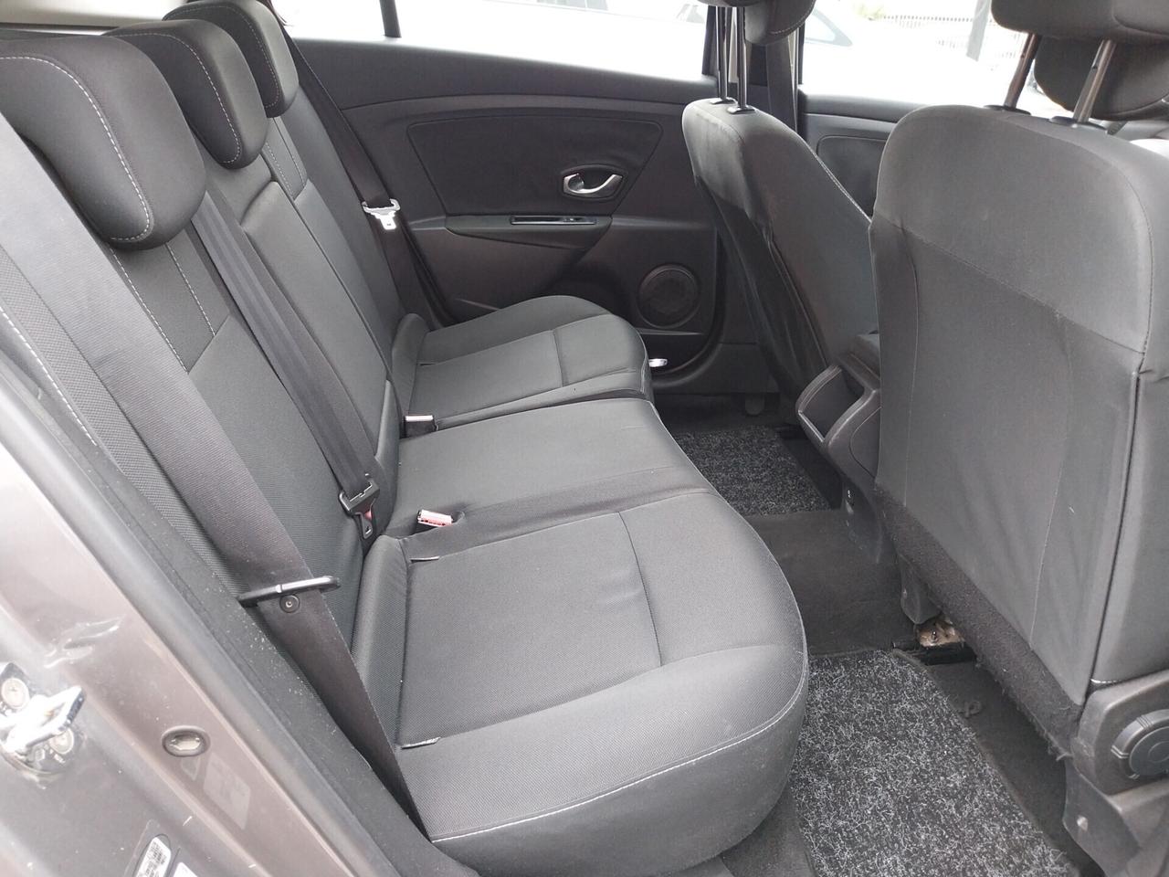 RENAULT MEGANE 1.5 DIESEL STATION WAGON 2011