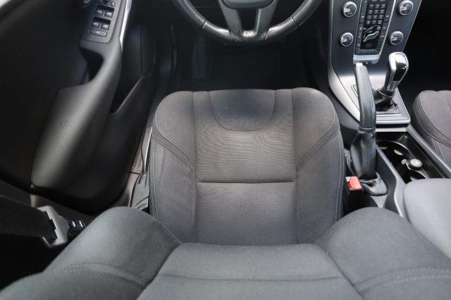 VOLVO V40 D2 2.0d UniPropietario Tagliandata per NEOPATENTAT