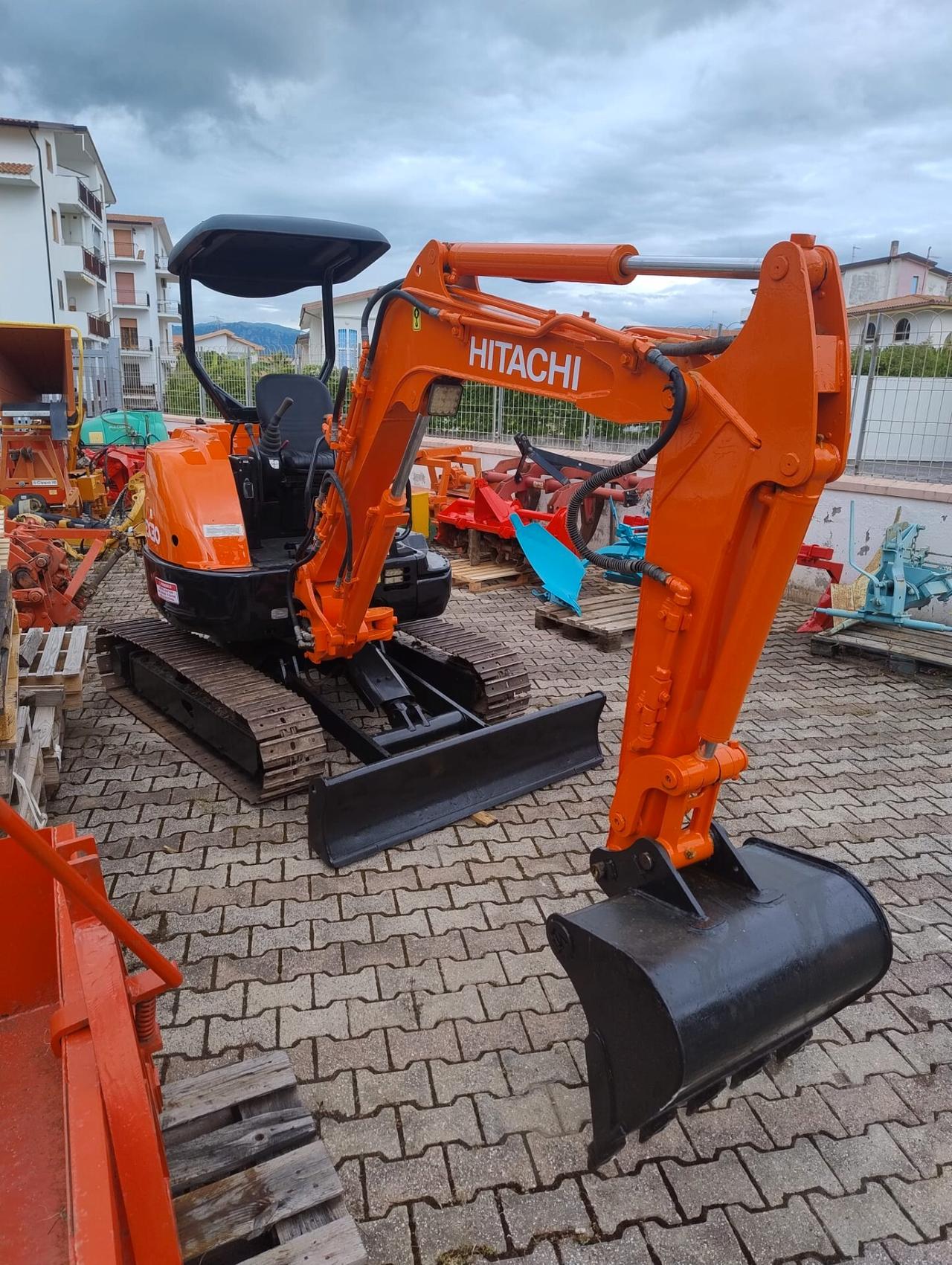 Escavatore Usato Hitachi EX 30- U (30 Quintali)