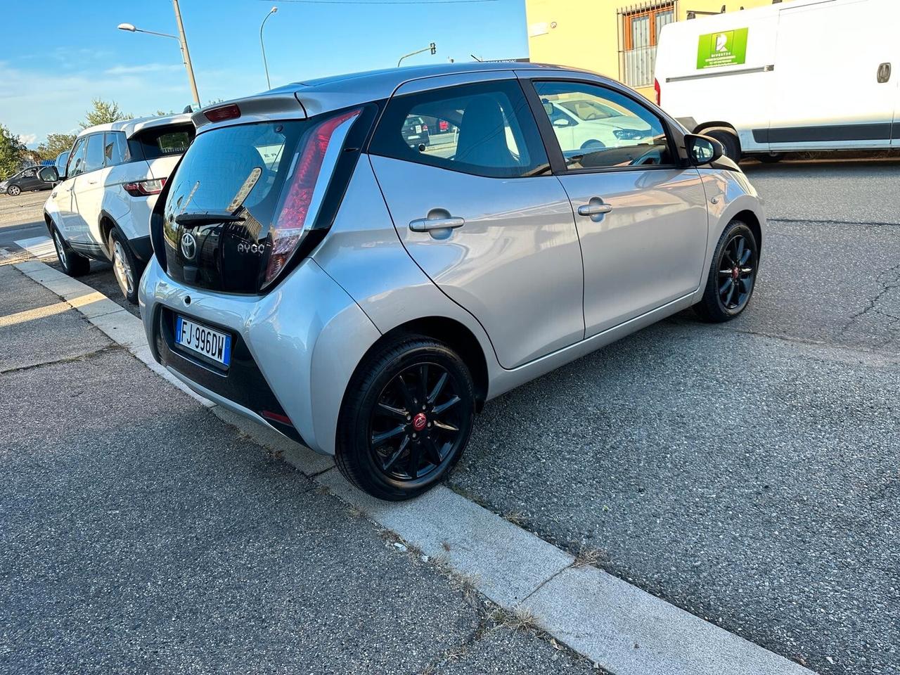 Toyota Aygo 1.0 VVT-i 69 CV 5 porte x-cool TSS MMT