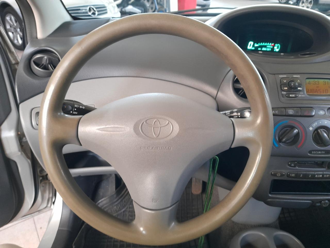 Toyota Yaris 1.0i 16V cat 5 porte Sol