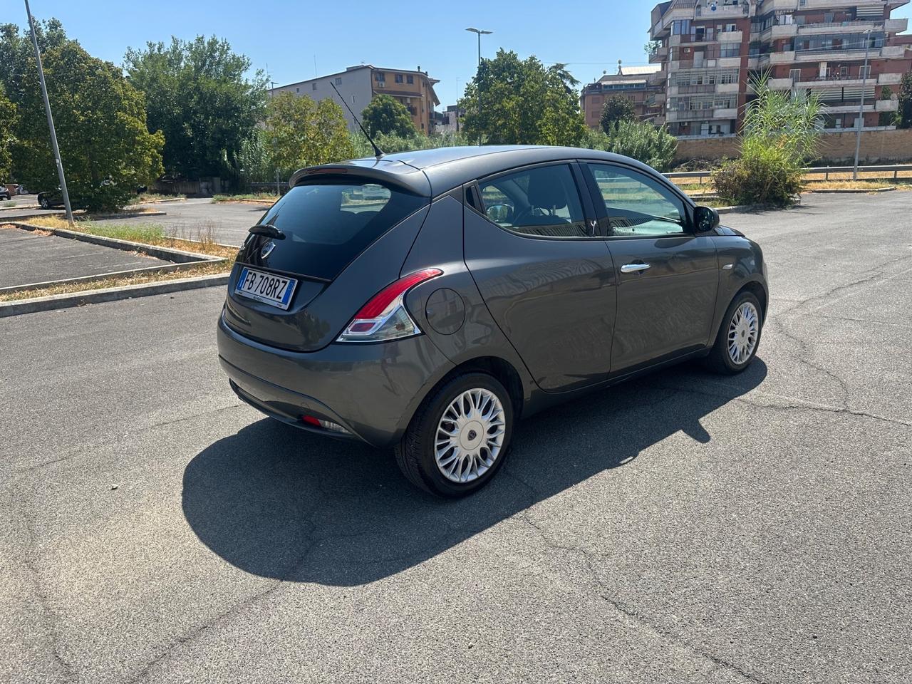 Lancia Ypsilon 1.2 69 CV 5 porte Gold