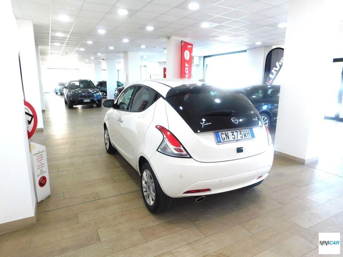 LANCIA - Ypsilon - 1.0 FireFly 5p.S&S Hybryd Gold