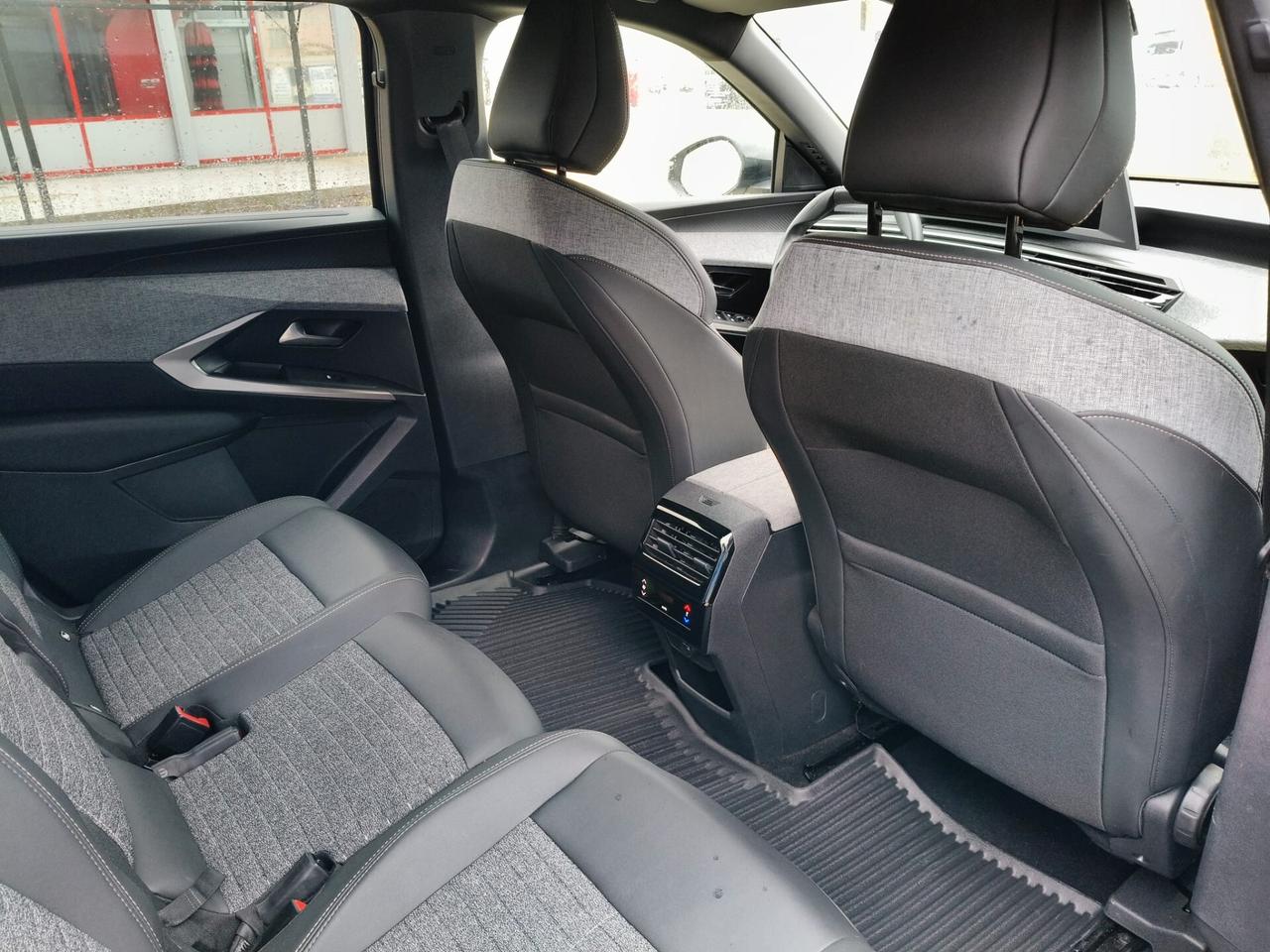 Peugeot 5008 Hybrid 145 e-DCS6 Allure 7 posti