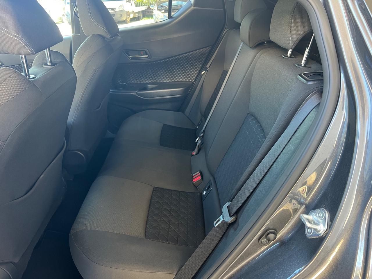 Toyota C-HR 1.8 Hybrid E-CVT Business