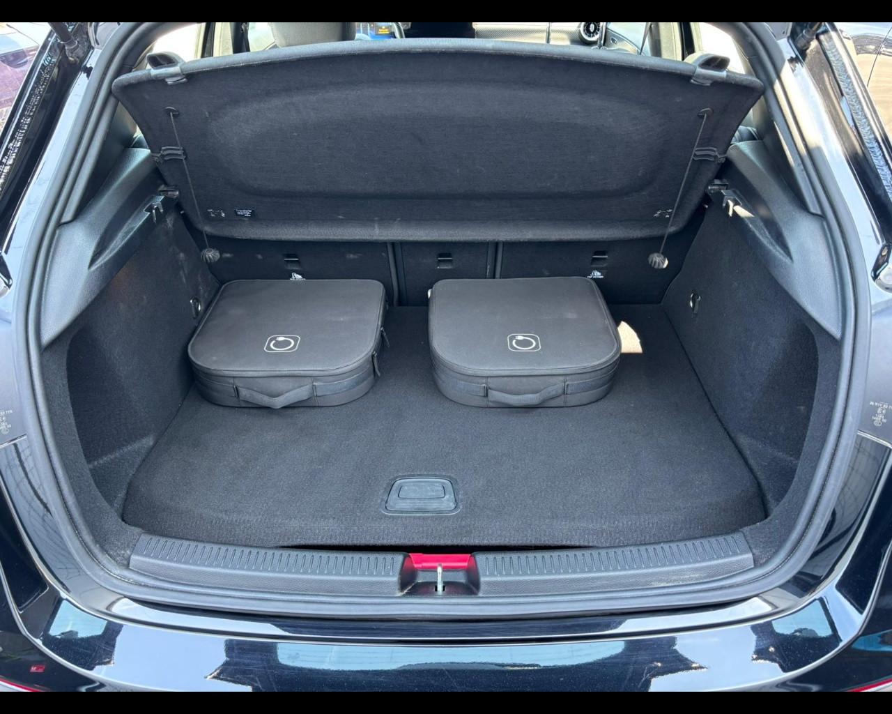 Mercedes-Benz Classe A - W177 2023 - A 250 e phev Progressive Advanced auto