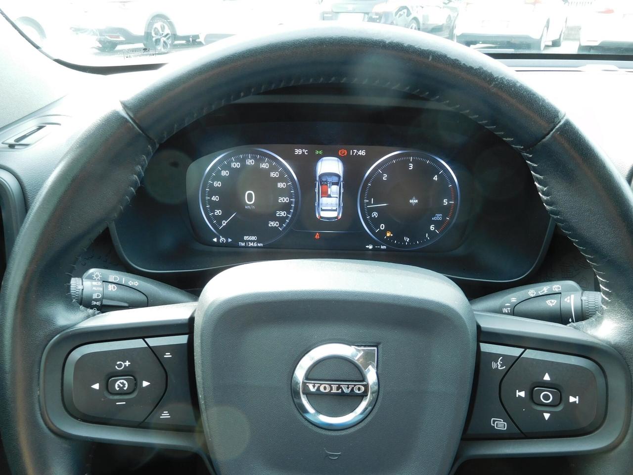Volvo XC40 D3 AWD Momentum Core 150cv