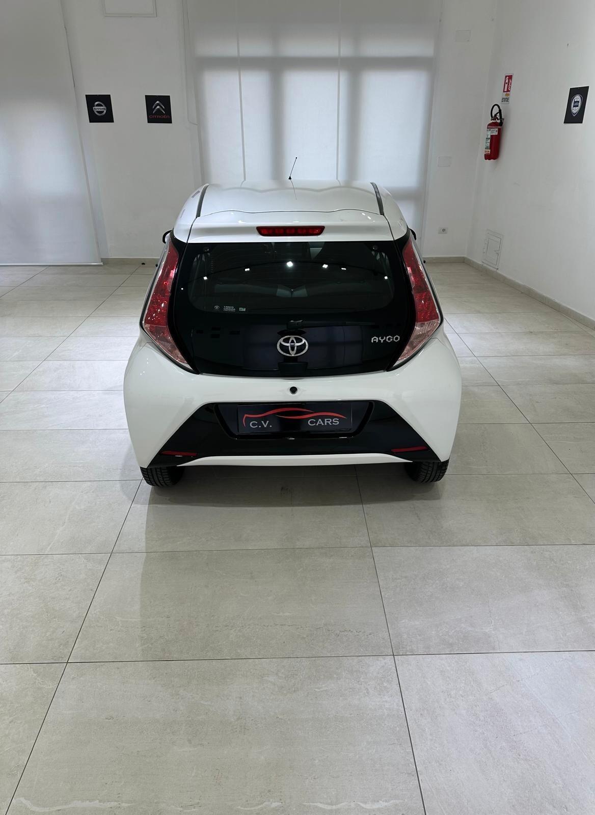 TOYOTA AYGO UNICO PROPRIETARIO GUIDABILE DA NEOPATENTATI