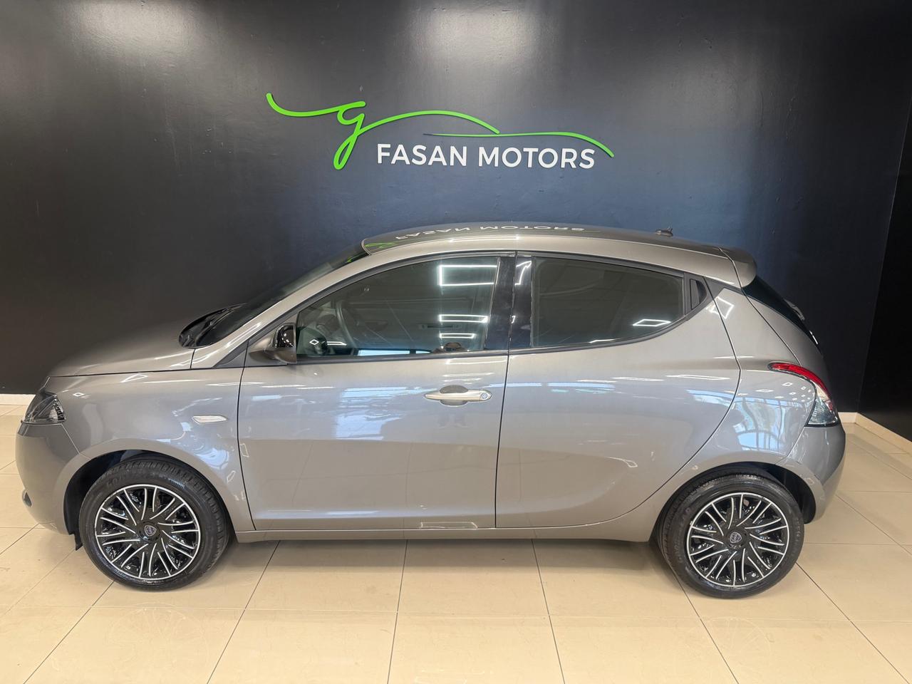 Lancia Ypsilon 1.0 firefly hybrid Silver Plus s&s 70cv