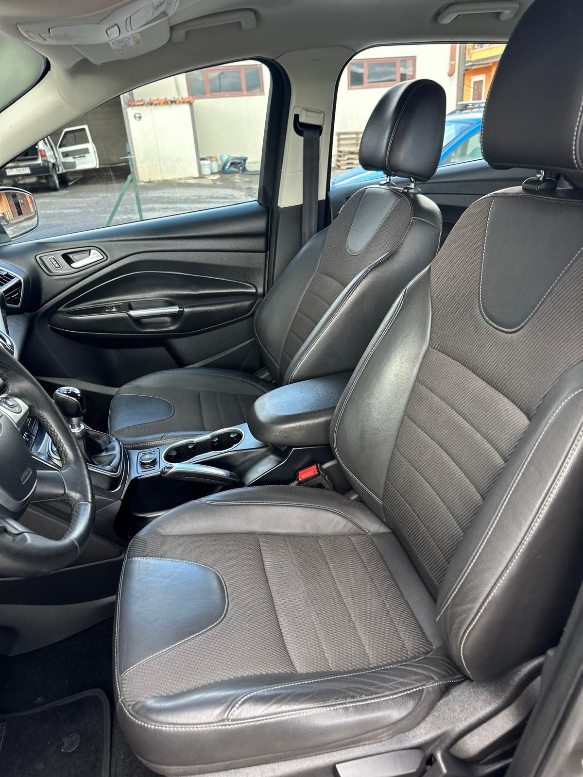 Ford Kuga 2.0 TDCI 140 CV 4WD Titanium