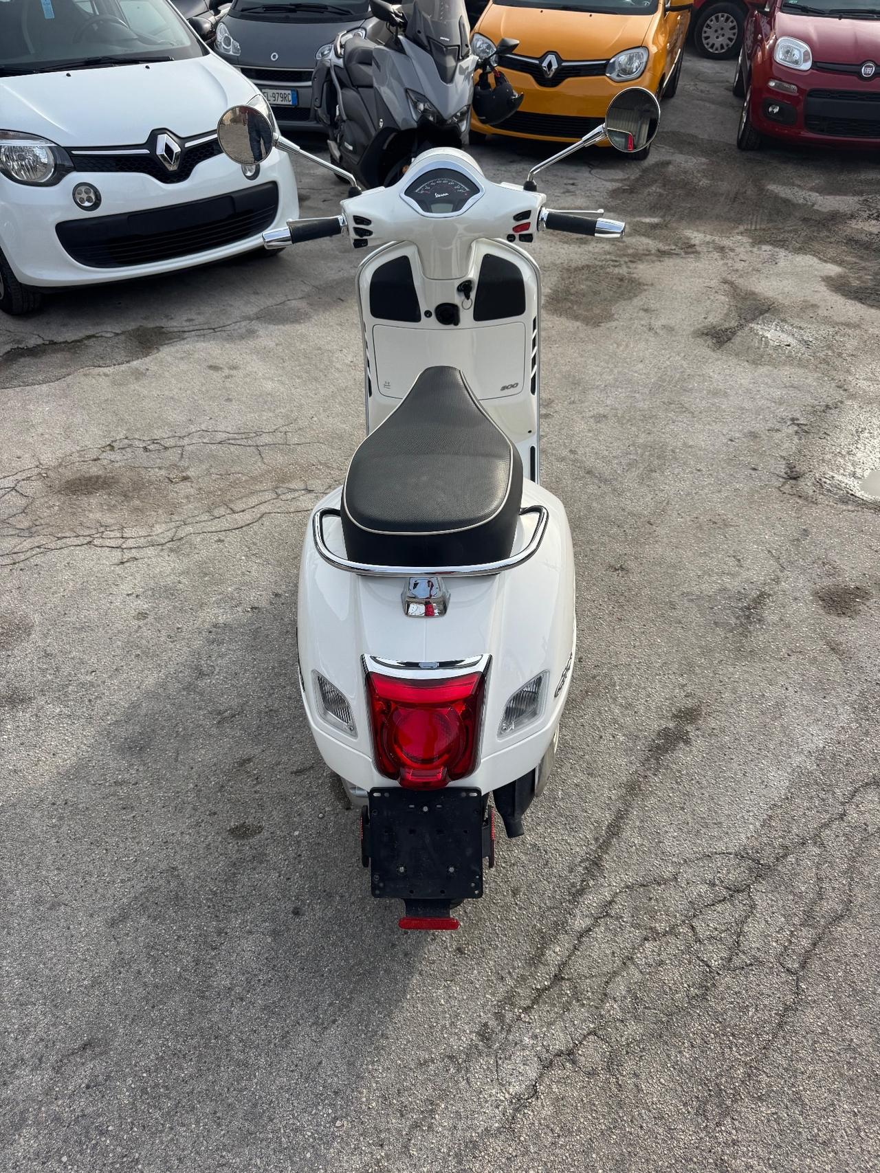 Piaggio Vespa 300 GTS SUPER