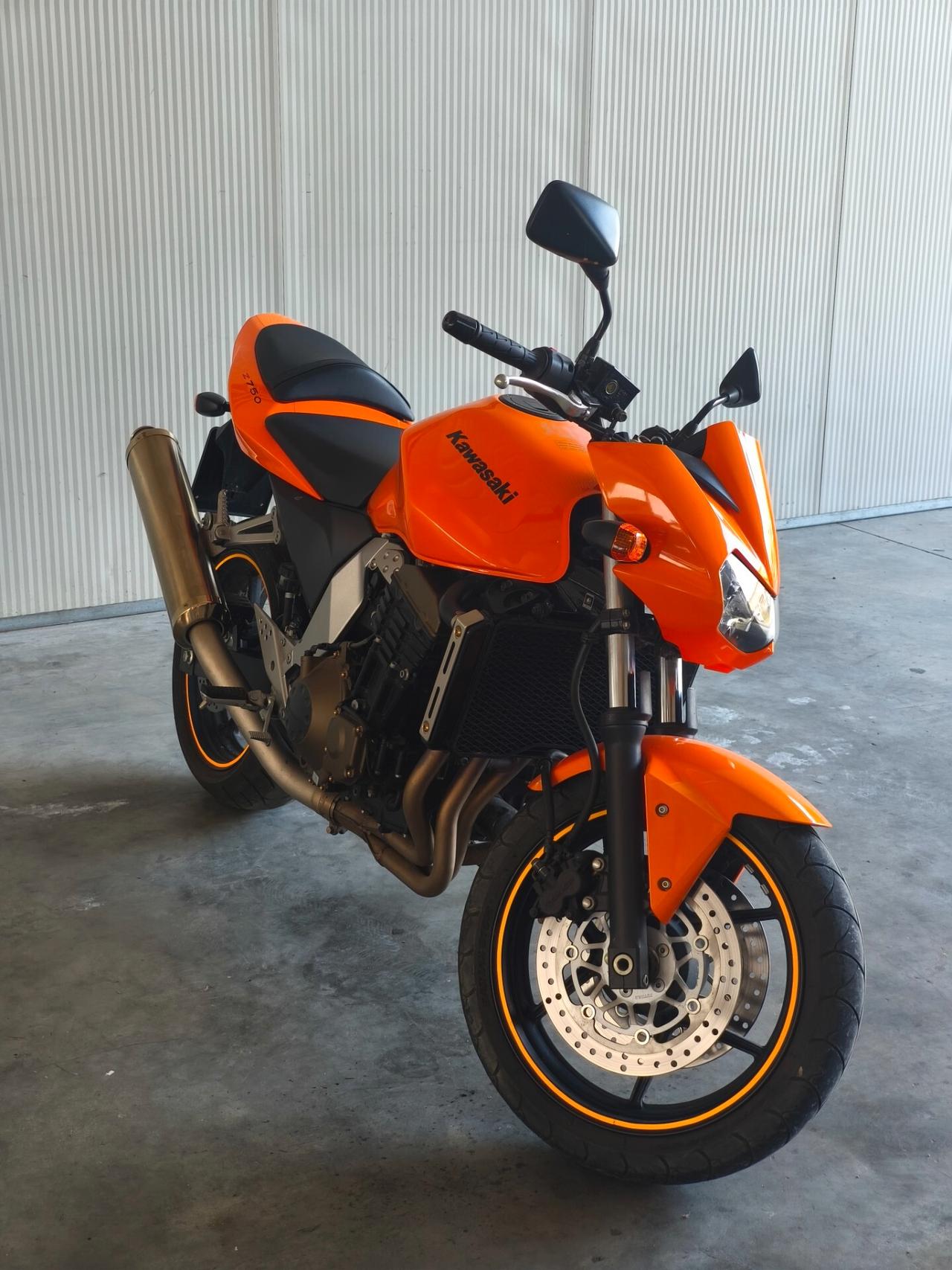Kawasaki Z 750 con soli 5.700km