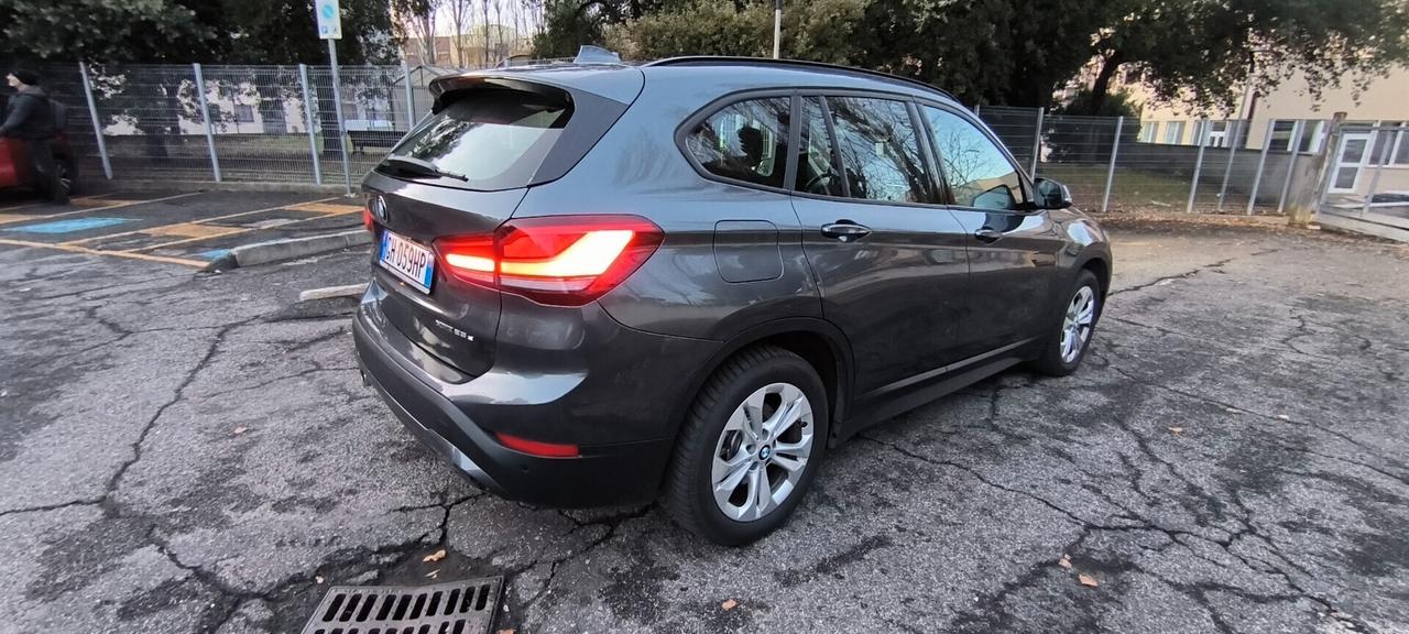 BMW X1 auto incidentata