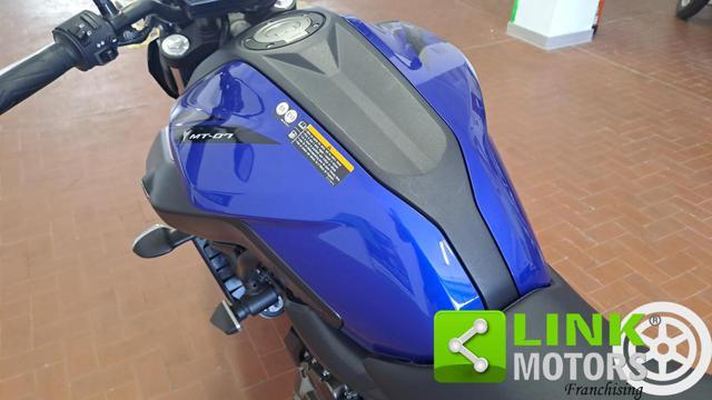YAMAHA MT-07 .