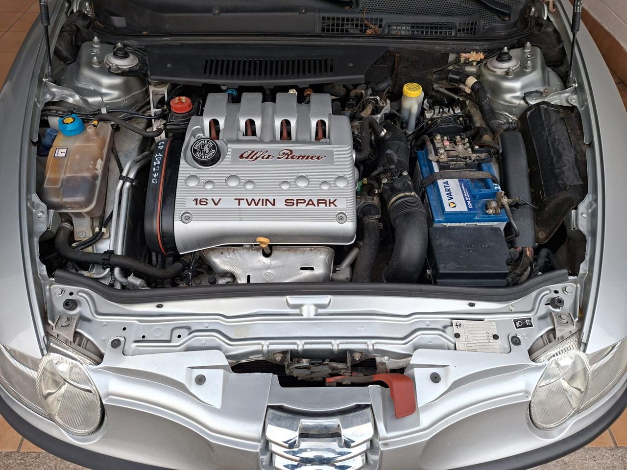 Alfa Romeo 147 1.6i 16V Twin Spark cat 3p. Distinctive