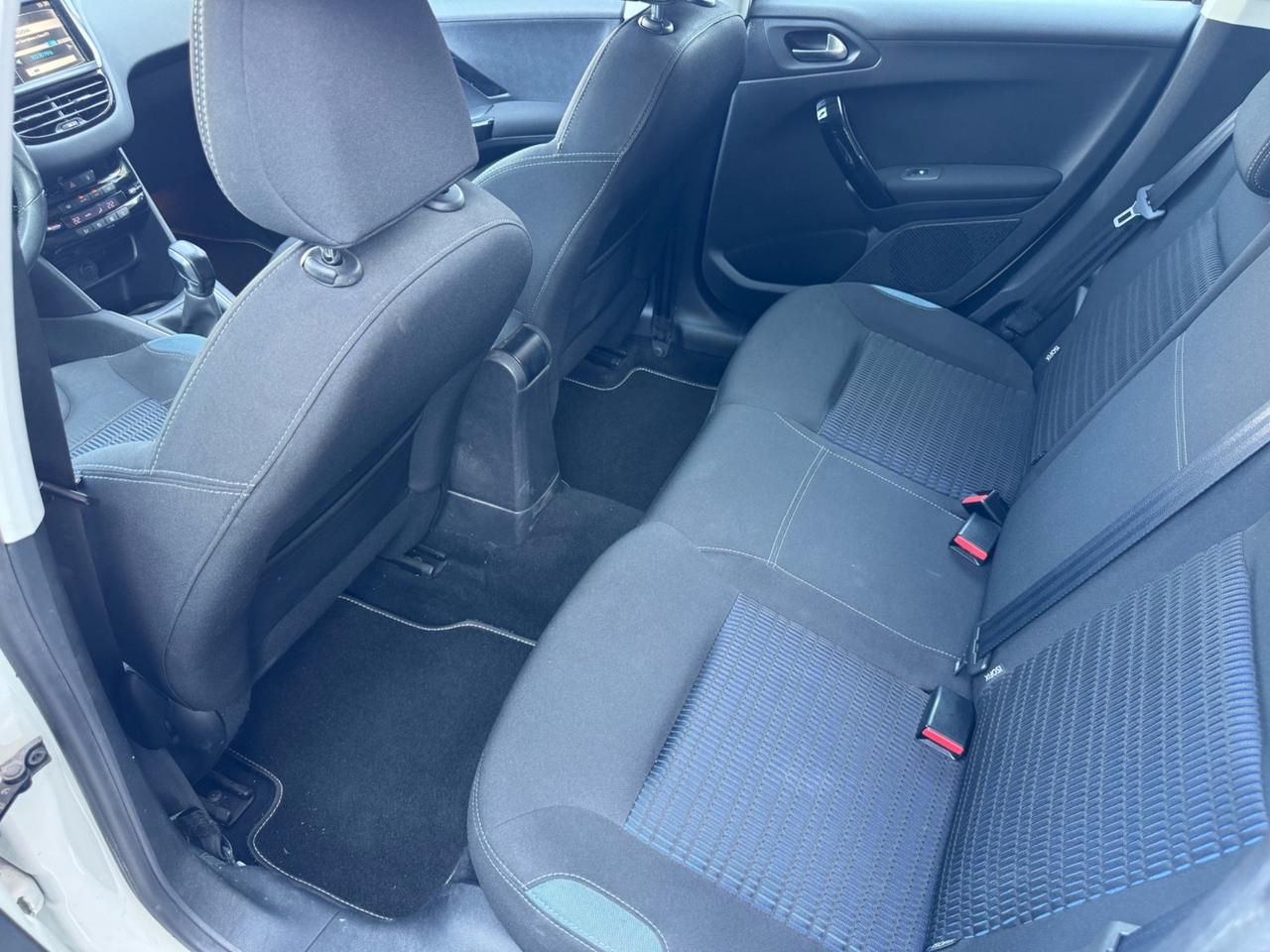 Peugeot 208 1.4 HDi 68 CV 5 porte Allure