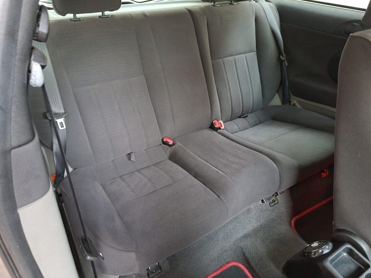 Alfa Romeo 147 1.6i 16V Twin Spark cat 3p. Distinctive